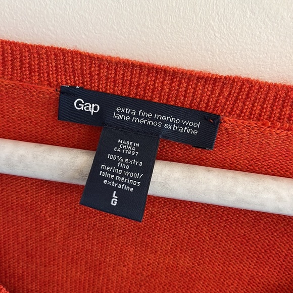 Wool v neck thin sweater - Picture 2 of 4